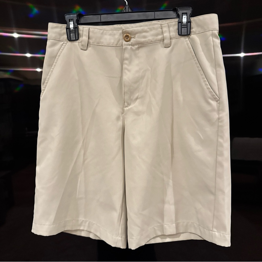 Izod Men's Cream Flat Front Shorts